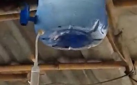 Rót rượu theo phong cách truyền nước biển