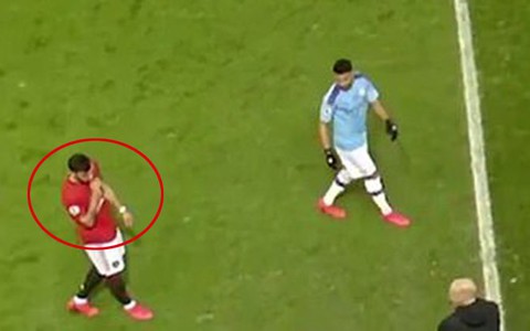 Bruno Fernandes 'kênh xì po' Guardiola, fan M.U phấn khích