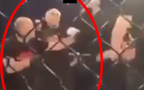 Trọng tài MMA thiên vị bị hàng chục khán giả nhảy lên sàn đánh túi bụi