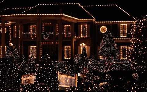 Giữa lúc u ám vì đại dịch Corona, người Mỹ rủ nhau treo đèn Giáng sinh để thắp lên hy vọng
