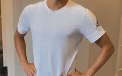 Lingard đoạt 'Cuộn giấy vệ sinh vàng' nhờ clip tâng giấy vệ sinh độc lạ