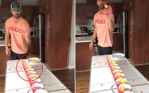 'Thánh Ping Pong' ném trúng 12 quả vào ly liên tiếp