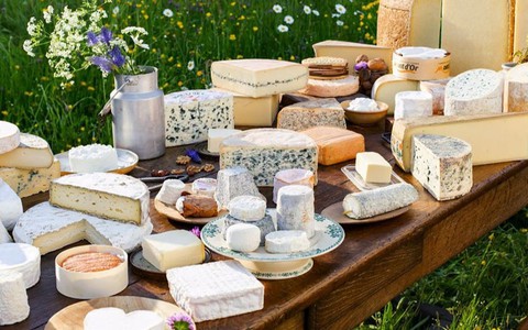 Tới lượt Pháp: ăn phô mai là… yêu nước