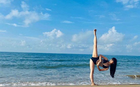'Hot girl làng võ' Châu Tuyết Vân bật mí cách uống trà sữa 'tẹt ga', vòng eo chỉ 54!