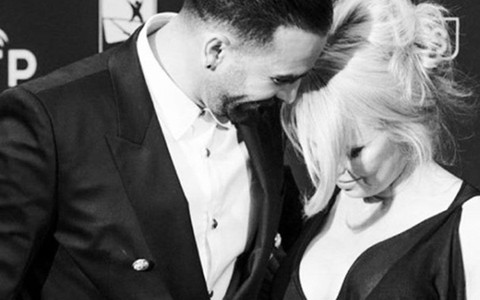 Nhà vô địch World Cup và 'quả bom sex' 52 tuổi - Pamela Anderson ân ái... 12 lần/đêm