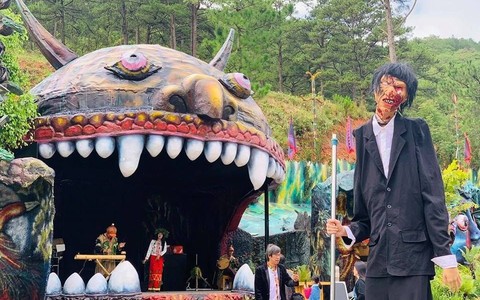 Cảnh Đà Lạt như nồi lẩu thập cẩm khiến dân mạng bức xúc - 'Là người không muốn, đi làm quỷ'
