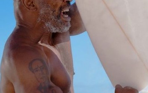 Mike Tyson sẽ đấu tay đôi với cá mập trắng
