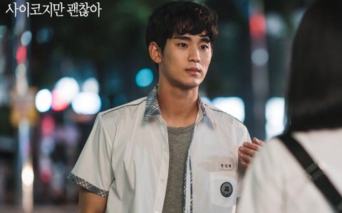 Kim Soo Hyun và Seo Ye Ji gây 'sốt' với đồng phục học sinh trong 'Điên thì có sao'
