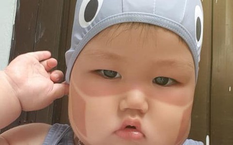 Ở nhà vẫn vui thấy bà với filter cháy nắng... hình khẩu trang!