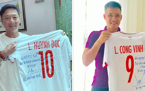 Huỳnh Đức, Công Vinh ký tặng áo thi đấu nhân dịp 'Vua bóng đá' Pele 80 tuổi