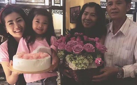 Mẹ Mai Phương bất ngờ hủy đơn kiện hai bảo mẫu của bé Lavie