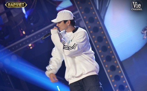 Rap Việt tập 4: Mải mê khen trai đẹp 16 Typh, Trấn Thành bị Suboi chỉnh lưng về kiến thức địa lý