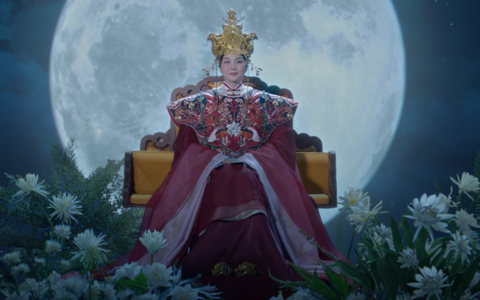 Thanh Hằng trở lại với hình ảnh quyền lực của Thái hậu Dương Vân Nga