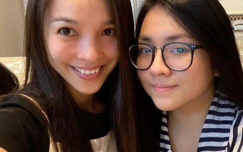 Hiền Thục bật khóc khi biết chuyện con gái từng lấy trộm 20 cây bút của các bạn vì nguyên nhân khó ai ngờ