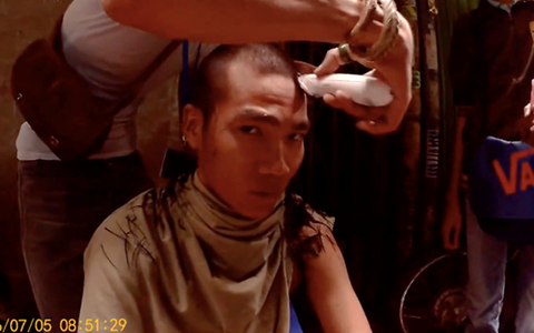 Wowy cạo đầu, Cát Phượng bị giật tóc và những trải nghiệm khó quên của đoàn phim 'Ròm'