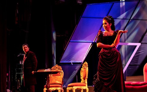 Lê Phương nhập vai 'xuất thần' trong vở diễn kinh điển Ghost