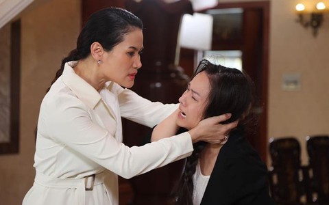 Nhật Kim Anh: 'Chị Thân Thúy Hà bạt tai làm tôi long óc'