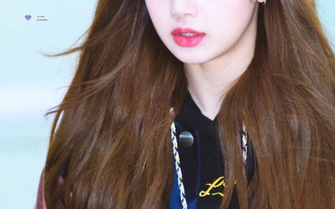 Những cay đắng, tủi nhục mà Lisa (BLACKPINK) phải trải qua