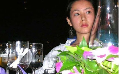 Loạt ảnh mặt mộc tự nhiên ở điều kiện thiếu ánh sáng của Son Ye Jin