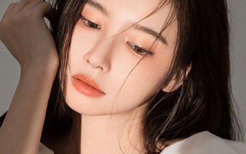 Vua Còm 19/10: Hot girl xứ Trung lộ mặt mộc khác 100% 'ảnh sống ảo'