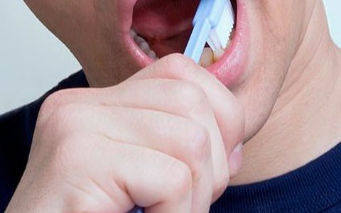 Thời COVID-19, nên đánh răng càng nhiều càng tốt!