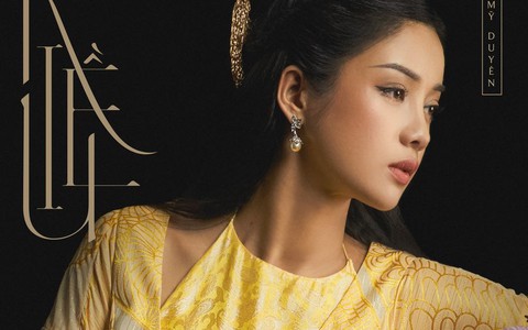 Thúy Kiều mặc 'hoàng bào' thì sao?