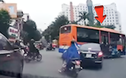 Pha 'cướp đường' trả giá bằng 'tiền' của tài xế xe buýt