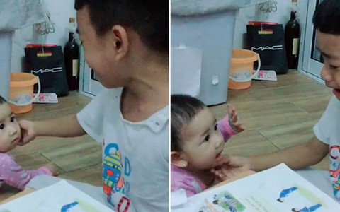 Giận em, anh trai vừa khóc vừa tự đánh mình