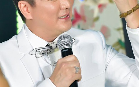 Đàm Vĩnh Hưng làm từ thiện từ tâm, không quan tâm đến anti-fan