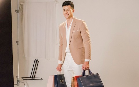 Siêu mẫu Vĩnh Thụy thiếu ngủ vì đắt show