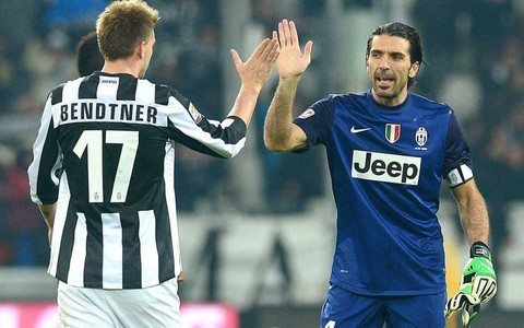 ‘Chúa tể’ Bendtner tiết lộ sốc về hai huyền thoại Juventus