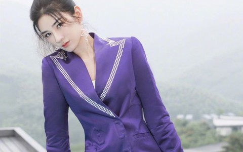 ‘Tiểu Yến Tử' Huỳnh Dịch đáp trả về bất bình đẳng giới giữa nghệ sĩ