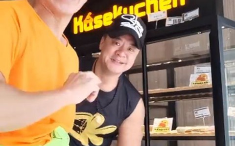 Bất ngờ với hình ảnh ‘Triển Chiêu’ Hà Gia Kính đi bán bánh?