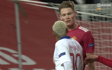 Neymar lại dở thói 'côn đồ', đòi hành hung sao Manchester United