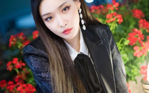 Nữ ca sĩ Chungha xác nhận dương tính với COVID-19