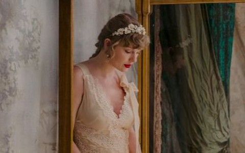 Taylor Swift 'đánh úp' fan với thông báo ra mắt album mới lúc nửa đêm