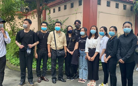 Bảo vệ thắt chặt, fan giúp phòng dịch tại tang lễ nghệ sĩ Chí Tài