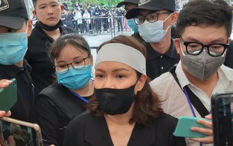 Việt Hương tiết lộ sức khỏe bà xã NS Chí Tài ở Mỹ đang rất suy sụp