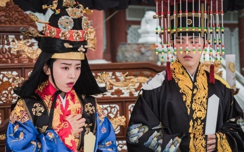 'Thánh lừa' Kim Jung Hyun chỉ muốn làm "anh Hậu" trong Mr. Queen
