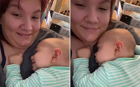 Đang ngủ ngon, bé giật phắt dậy vì dì nói muốn có em bé