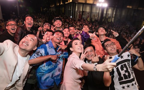 Thu Trang đọc rap trên nền nhạc phim, Tiến Luật chỉ biết cười trừ