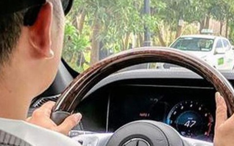 Vua Còm 5/1: Đàn ông thì không có 'quyền' được nghèo?
