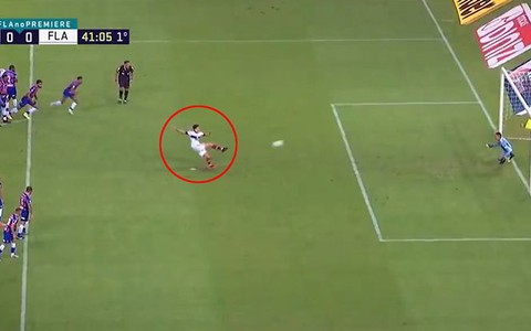 Cú trượt chân nghiệt ngã khi sút penalty khiến bàn thắng bị từ chối