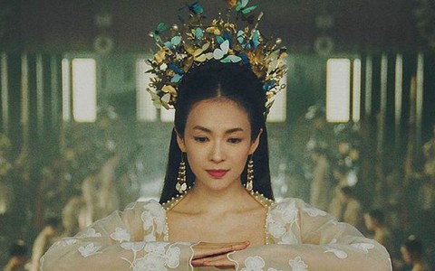 Loạt sao nữ U40 - U50 ‘cưa sừng làm nghé' khiến khán giả mệt tim