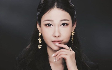 YouTuber Hàn cosplay loạt người nổi tiếng y như thật
