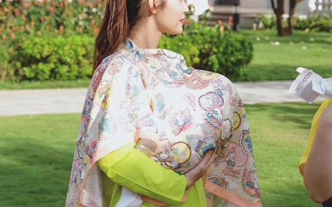 Cười xỉu với cách Đông Nhi vừa bao bọc con, vừa làm quản trò