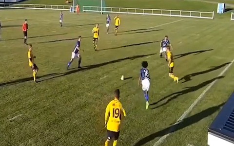 Pha phối hợp tiki taka ghi bàn biến đối phương thành diễn viên hài