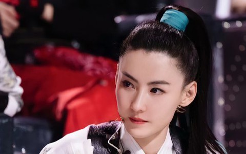 Trương Bá Chi kiện paparazzi vì lén lút điều tra cô