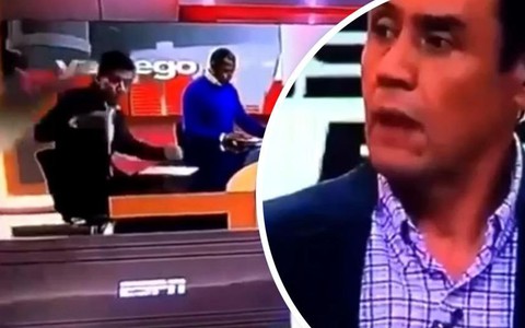 Đang ngồi chém gió trên TV, bình luận viên bị màn hình rơi vào đầu