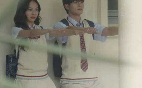 Phí Phương Anh mang tạo hình phim Trịnh Sảng vào MV Răng khôn